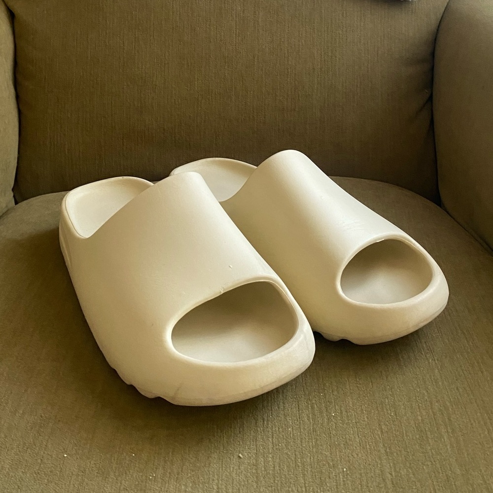 Beige Yeezy slide dupes